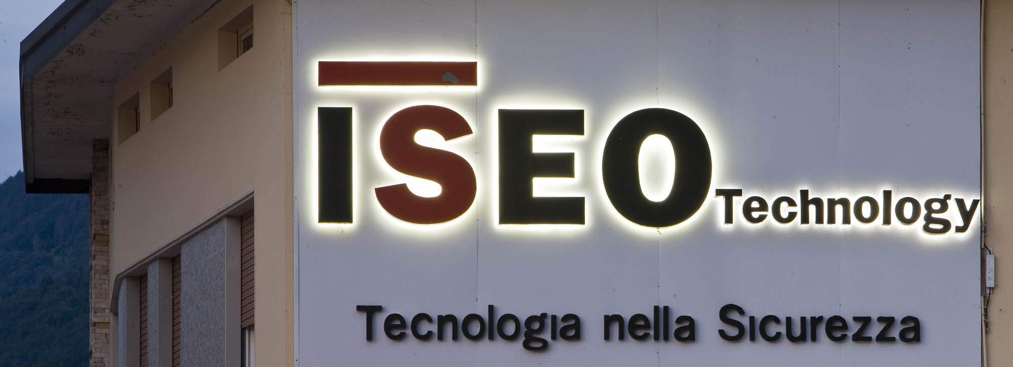 insegna luminosa a lettere scatolate